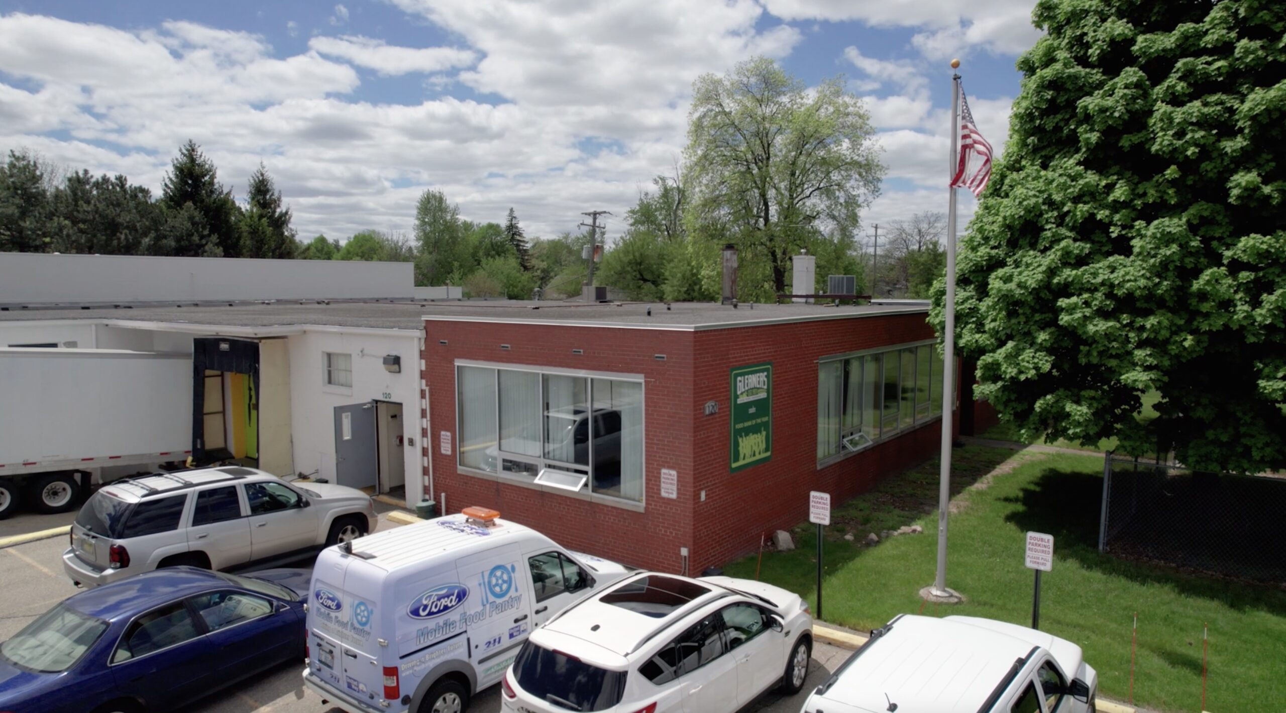 Lighthouse traslada la distribución de alimentos al almacén de Gleaners